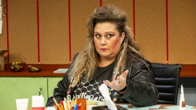 HOW TO PLOT A HIT IN TWO DAYS cast